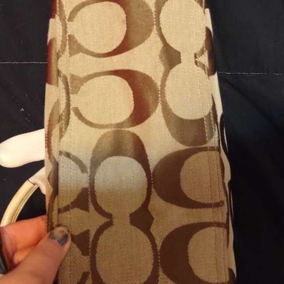 Coach Tote Vintage like new condition no tears or scuff marks lining in excellen - Picture 4 of 4